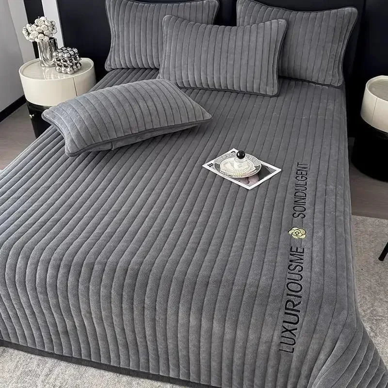 Winter Quilted Thicken Milk Velvet Mattress Cover Dormitory Bedspread Bedsheet Double Queen King Size Bed Sheet Luxury Bed Cover