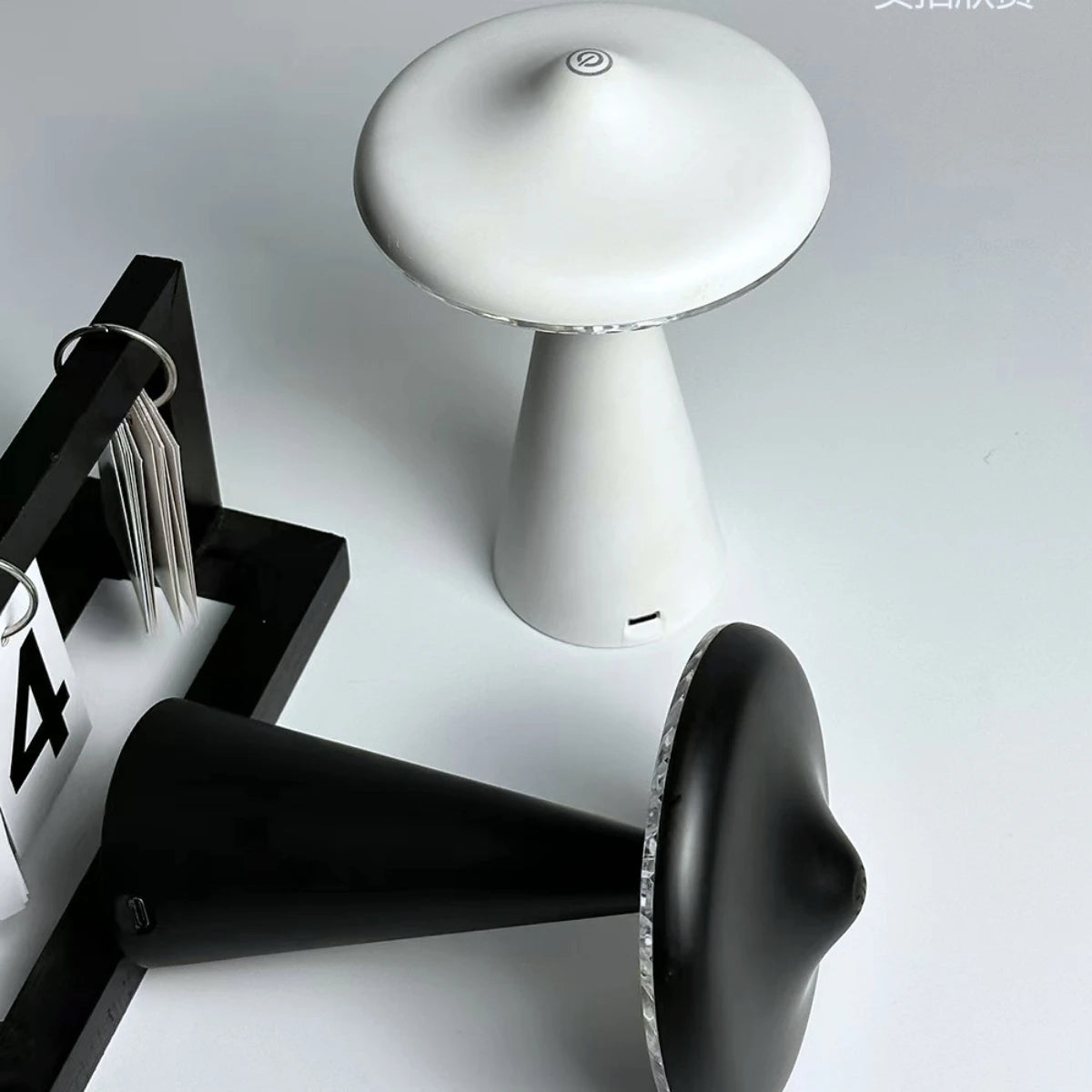 Novel UFO night light LED desk light USB charging dimmable reading light Bedside bedroom decoration touch desk light