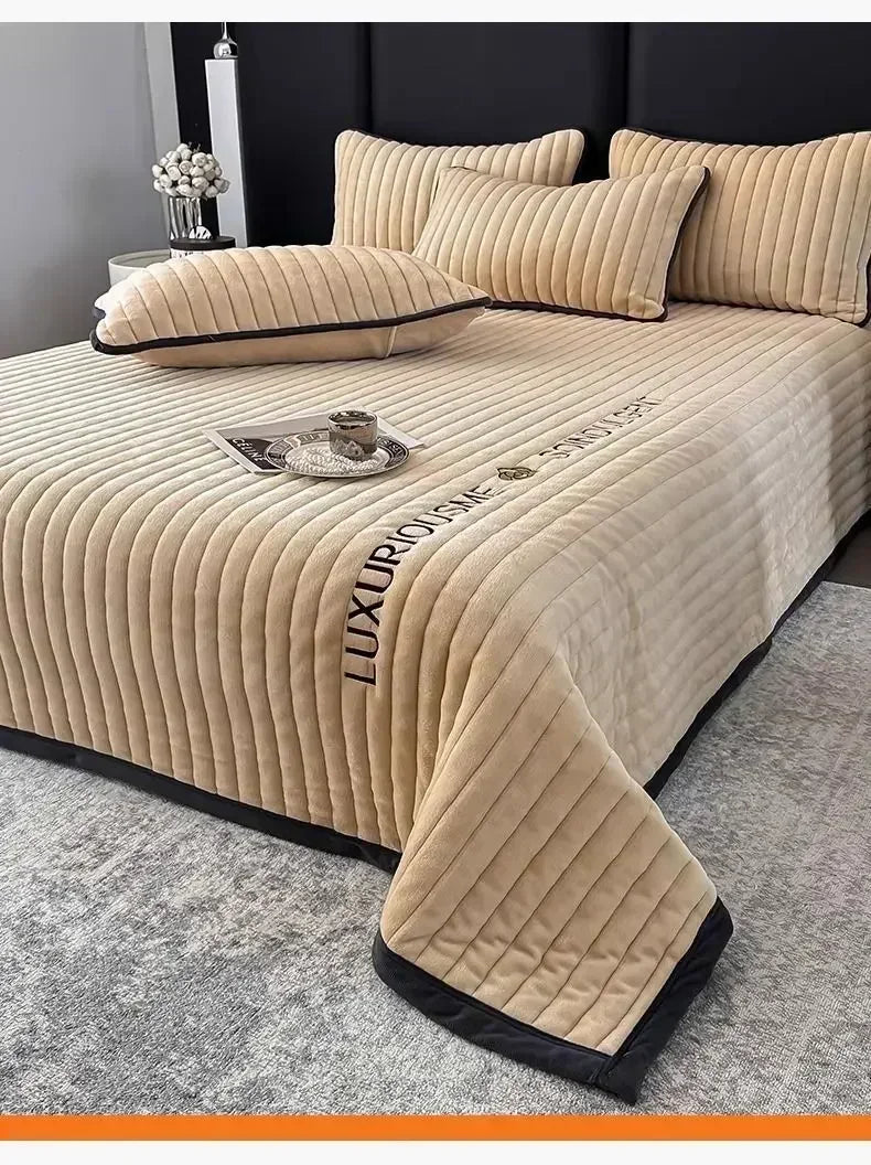Winter Quilted Thicken Milk Velvet Mattress Cover Dormitory Bedspread Bedsheet Double Queen King Size Bed Sheet Luxury Bed Cover