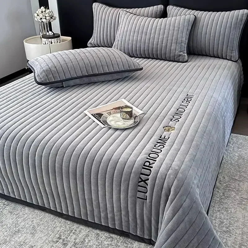 Winter Quilted Thicken Milk Velvet Mattress Cover Dormitory Bedspread Bedsheet Double Queen King Size Bed Sheet Luxury Bed Cover